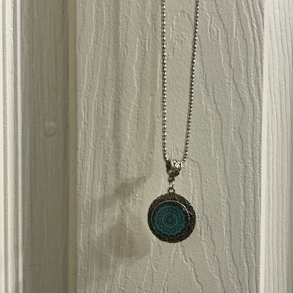 Women’s necklace